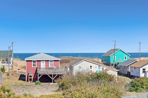 Conveniently located just one block, or a 3-minute walk, from the beach in the heart of Kitty Hawk, Jo's Bungalow boasts picturesque views of the Atlantic Ocean!