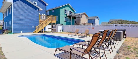 Private Pool with hot tub