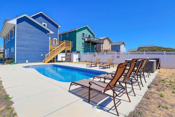 Private Pool with hot tub