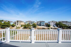 Step out onto one of the Sun Decks for an unforgettable experience with a side of ocean breezes and brilliant blue sky.