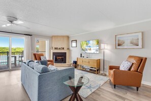 Relax on plenty of cozy furniture in the Living Area as you enjoy the wall of windows along the oceanfront side of this cozy condo.