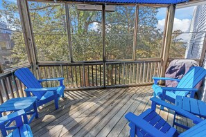 Enjoy evenings on the Screened-In Porch!