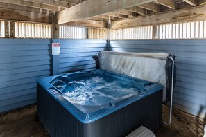 Private Hot Tub!