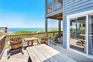 Enjoy panoramic views of the ocean!