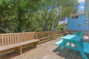 Enjoy some al fresco dining out on the deck with a picnic table and built-in seating.