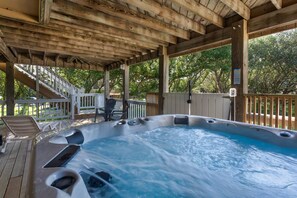 The warm, bubbly Hot Tub is perfect for soothing your muscles after a day at the beach.