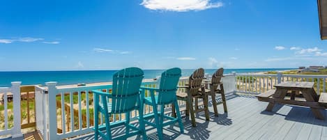 Top deck with ocean