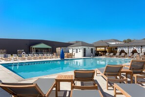 THE BEACH CLUB AT WHALEHEAD (Community pool with cabanas)