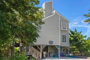Start your unforgettable Outer Banks vacation at Maison de la Mer.