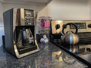 Kaffee und/oder Kaffeemaschine