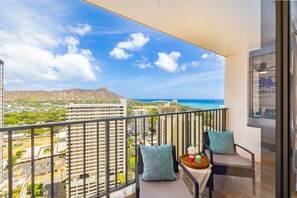 Balcony with beautiful Diamond Head and Ocean views