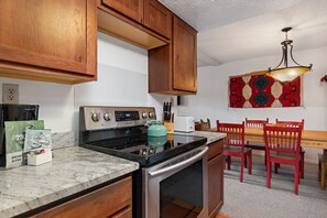 Kitchen / Dining Area