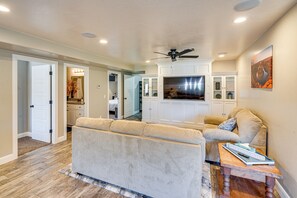 Living Room | Smart TV | Free WiFi
