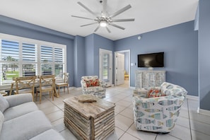 Beautiful and comfy Living Room