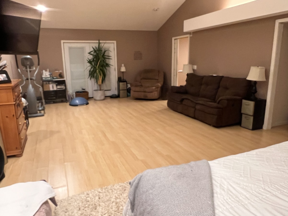 Roomy Lake rights with private dock large yard perfect family get away