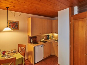 Cabinetry, Furniture, Property, Countertop, Wood, Table, Kitchen Appliance, Kitchen, Chair, Home Appliance
