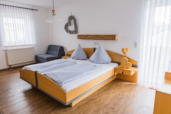 Ferienwohnung Hühnermühle (65qm) mit Balkon-Schlafzimmer Doppelbett