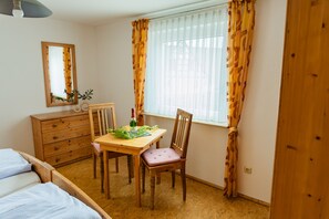 Ferienwohnung Hopfenkorb (80qm) mit Balkon-Schlafzimmer Doppelbett