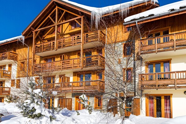 Außenseite Ferienhaus [Winter]