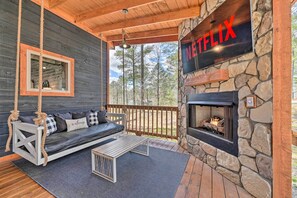 Deck | Gas Fireplace | Smart TV