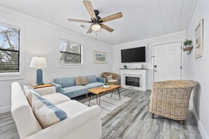 Living Room | Futon | Fireplace | Smart TV | Free WiFi