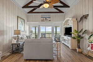 Upstairs Living Room 