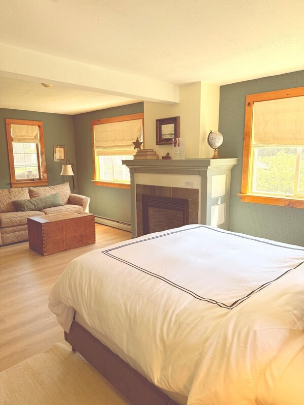 queen suite with sofa sleeper and fireplace