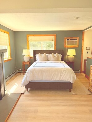 queen suite with fireplace