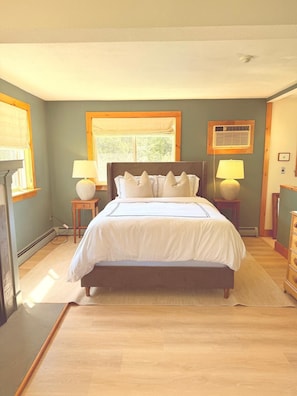 queen suite with fireplace