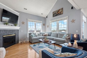 BP87: Chasing Tides | Mid Level Overview - Fireplace Not Available For Guest Use