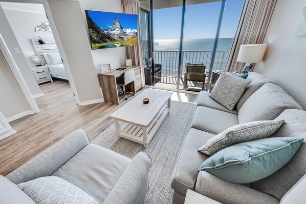 Direct Oceanfront, Beautifully Decorated