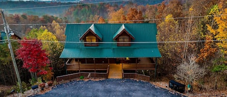 Front of Cabin and 180° Views