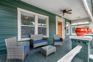 Tired of the indoors? You would love our beautiful seating area. Relax and share stories with family and friends while having a cup of coffee or tea. If you are interested in this property, send us an inquiry now!
