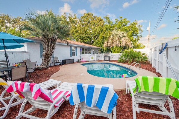 Private Pool, Fenced and in Front yard. Pool Heat Available