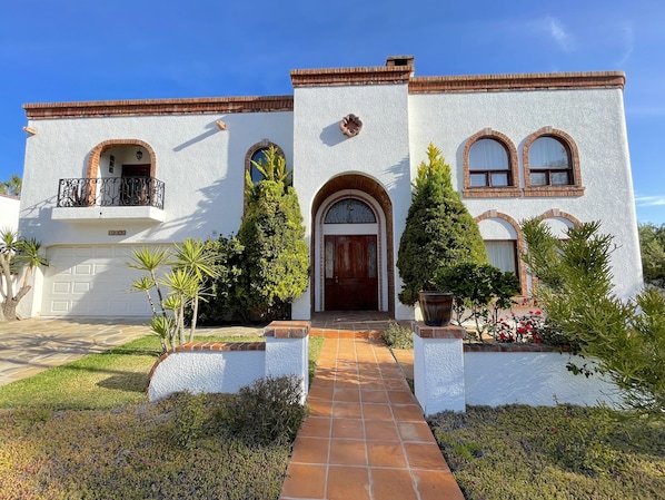 Hacienda Serenata front view