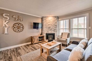 Living Room | Free WiFi | Fireplace Not for Guest Use
