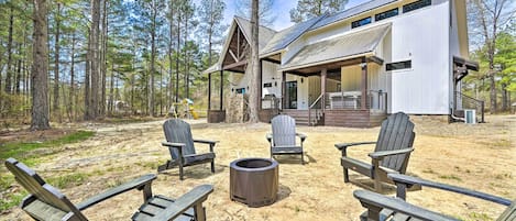 Broken Bow Vacation Rental | 2BR | 3BA | Stairs Required | 1,875 Sq Ft