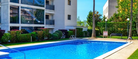 Edificio, Planta, Propiedad, Ventana, El Terreno Del Lote, Diseño Urbano, Paisaje, Barrio, Hierba, Ocio