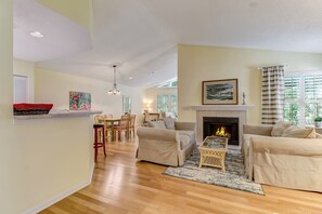 Living room view to kitchen & dining space