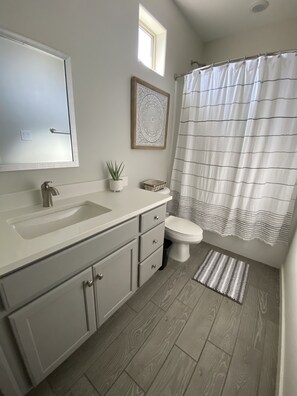 Shared bathroom with shower/tub