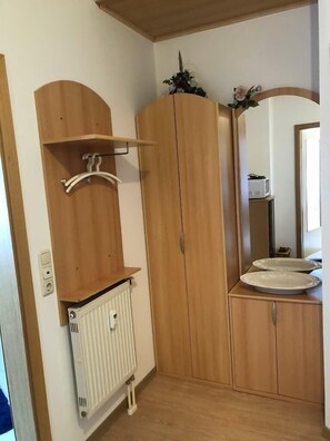 Appartement mit Balkon-Garderobe