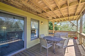Deck | Keyless Entry | 2,300 Sq Ft