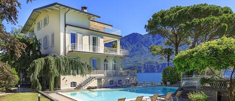 Villa Laurenza, Vassena, Lake Como - NORTHITALY VILLAS Lakefront villa with pool