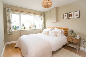 Bamboo Kingsize bedroom on ground floor with ensuite shower room