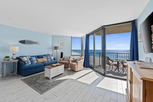 WELCOME TO YOUR BEACH RETREAT WITH AMAZING VIEWS LIVING ROOM AND BALCONY
