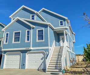 Blue Wave - Oceanfront!