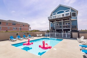 Blue Wave - Pool Area
