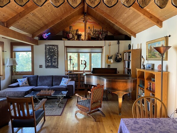 Light, views, Trees Privacy. Living room with Grand Piano.
