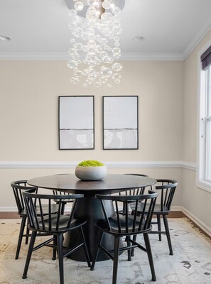 Delight in family meals under an exquisite bubble chandelier. Gather around a spacious table with 6 chairs, and enjoy a bar with 3 more.