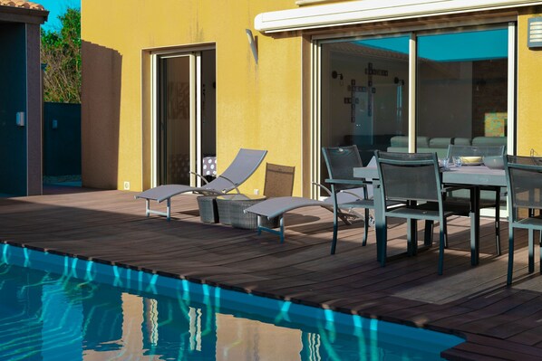 Swimming pool